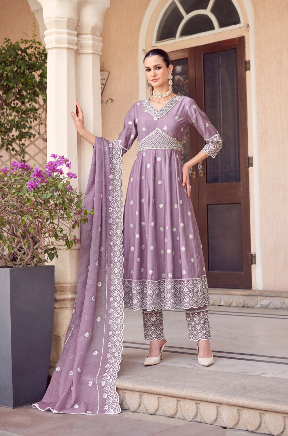 Exquisite Embroidered 3 pcs Anarkali Set in Shimmering Lilac with heavy work organza dupatta