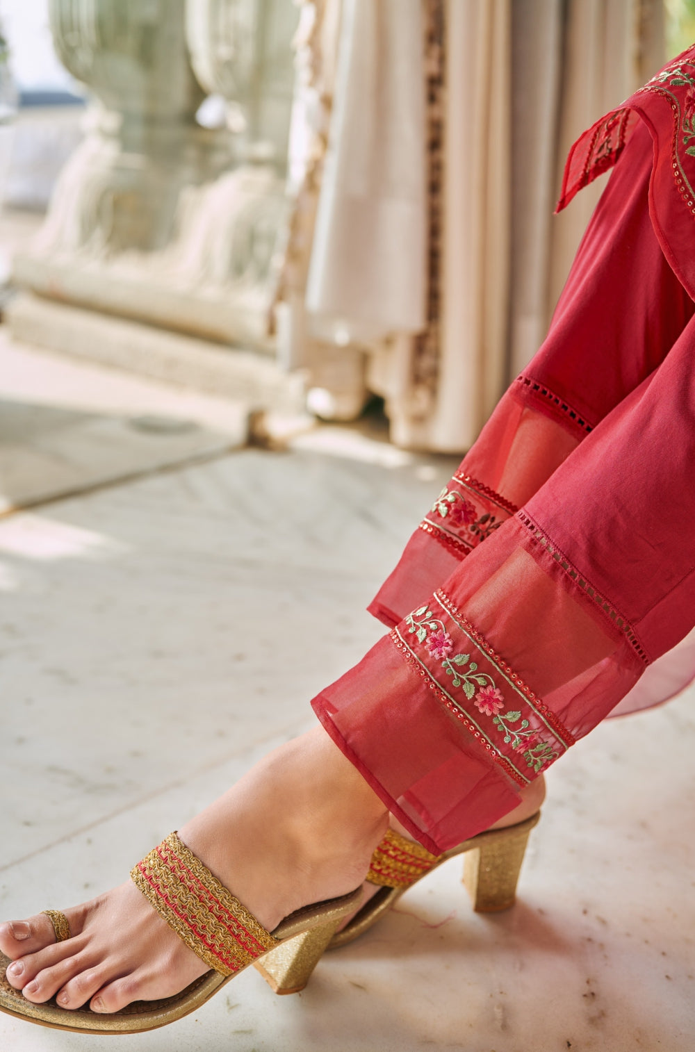 Maroon Chikankari 3-Piece Kurta Set with Luxe Cotton & Exquisite Embroidery