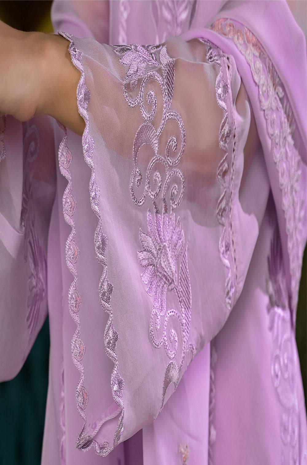 Exquisite Lavender Organza Kurta 3-piece Set with Cutwork Embroidery