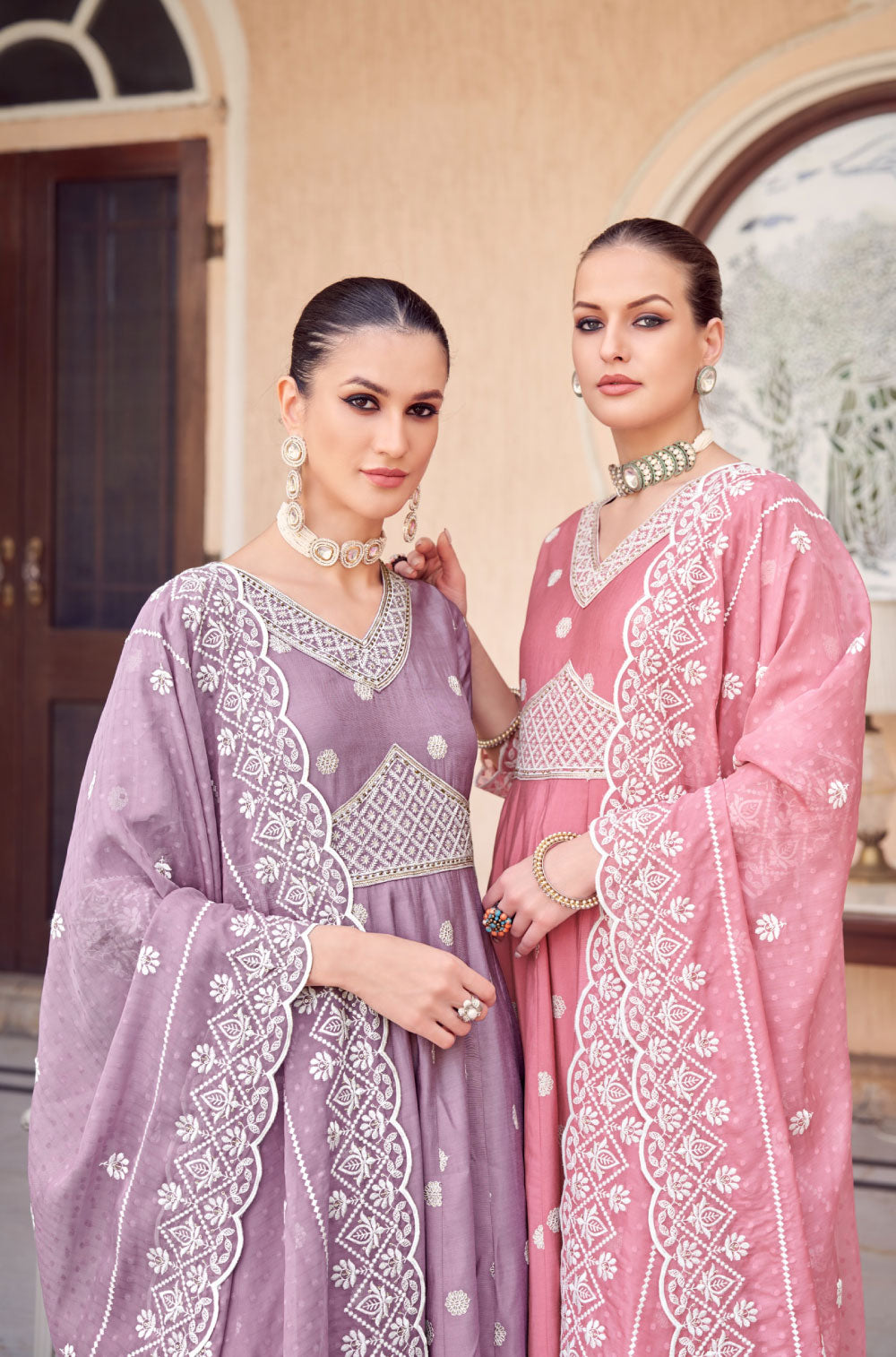 Exquisite Embroidered 3 pcs Anarkali Set in Shimmering Lilac with heavy work organza dupatta