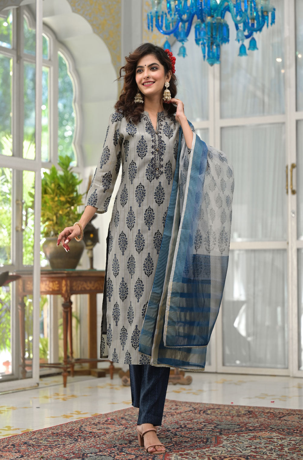 3-piece kurta set in luxurious silk blend with stunning organza dupatta.