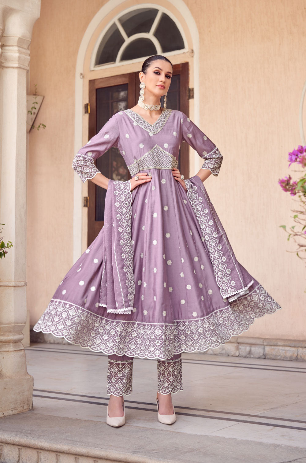 Exquisite Embroidered 3 pcs Anarkali Set in Shimmering Lilac with heavy work organza dupatta