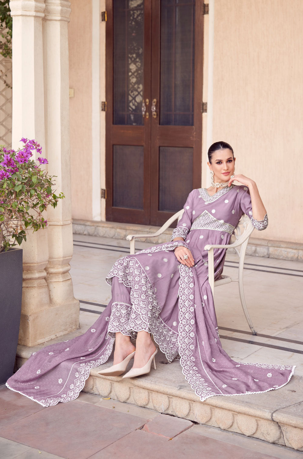 Exquisite Embroidered 3 pcs Anarkali Set in Shimmering Lilac with heavy work organza dupatta